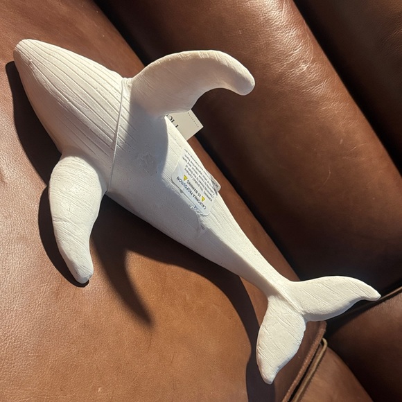 White Whale Sculpture - Picture 3 of 10